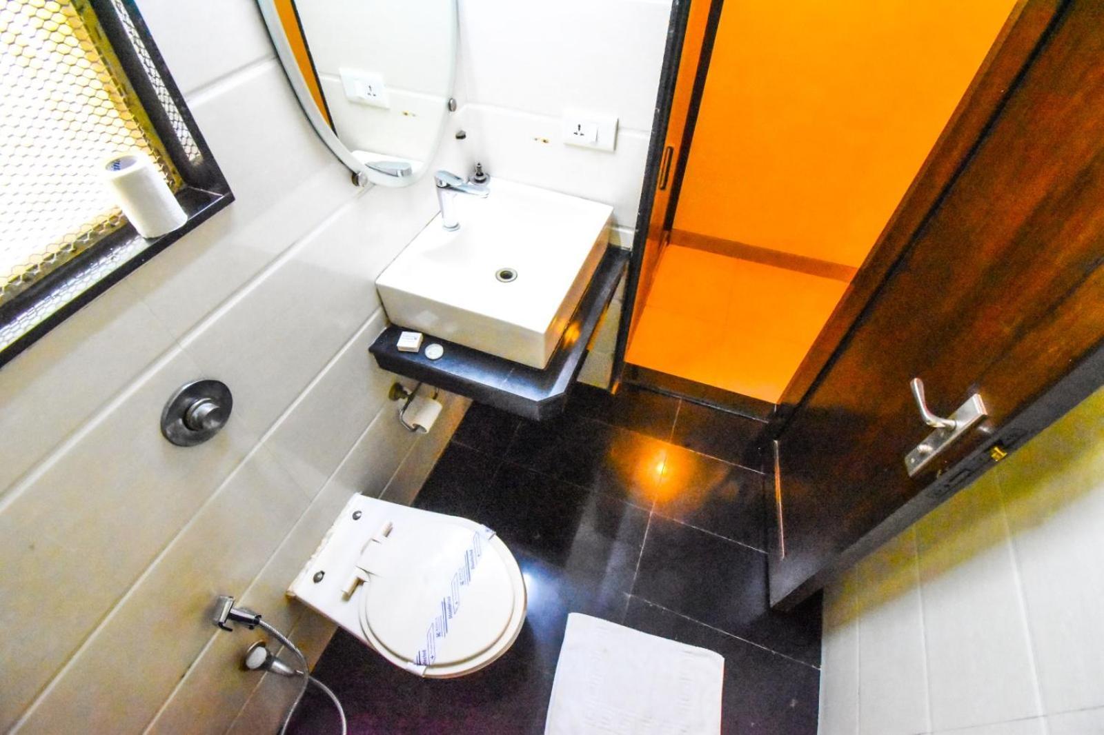 Kings International Juhu Hotel Mumbai Kültér fotó