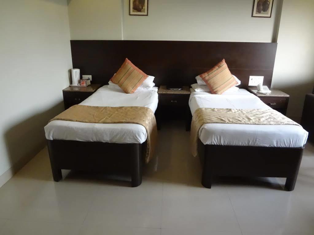 Kings International Juhu Hotel Mumbai Kültér fotó
